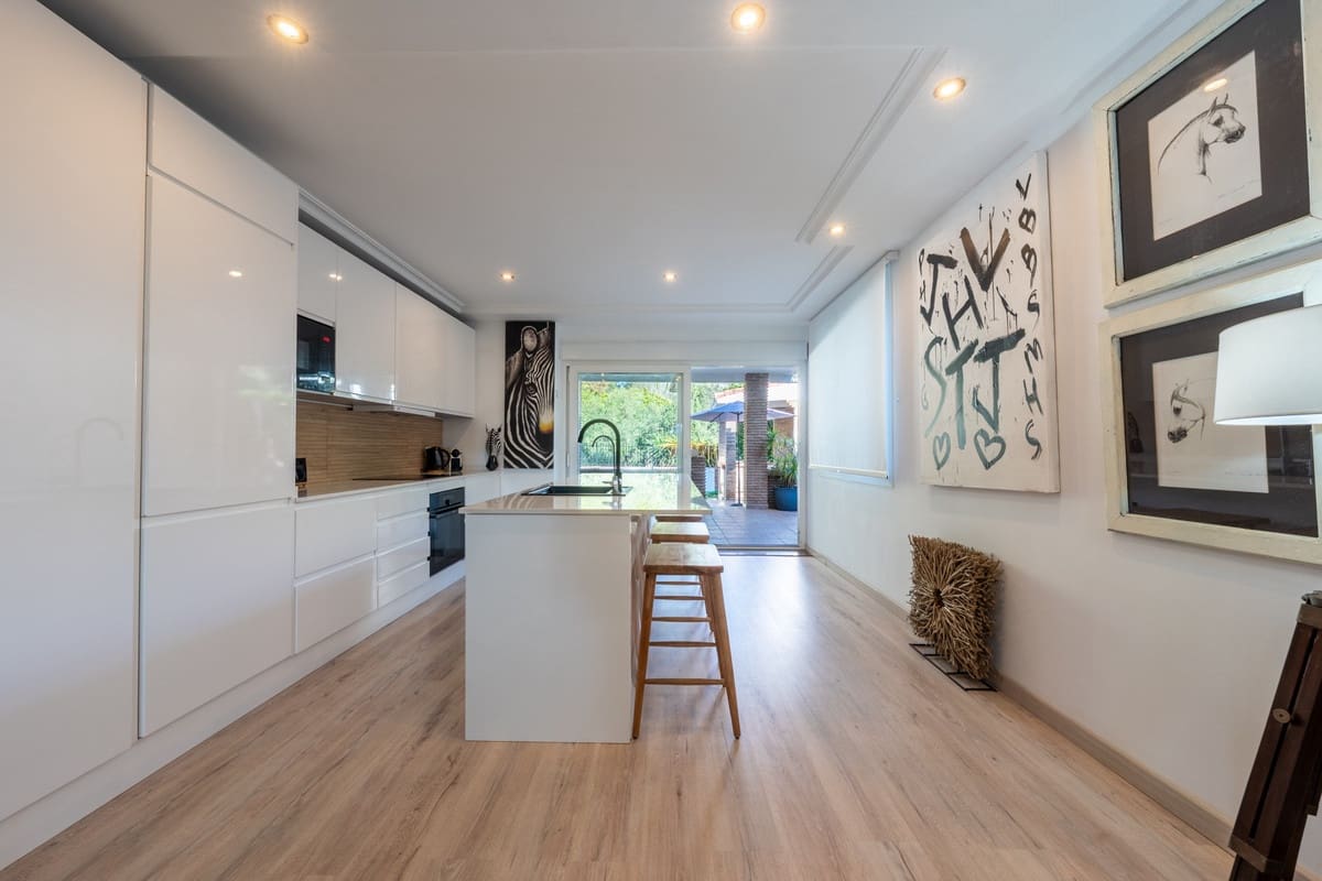 3 quarto Casa em Banda para venda em Marbella com piscina - 795 000 € (Ref: 9652275)