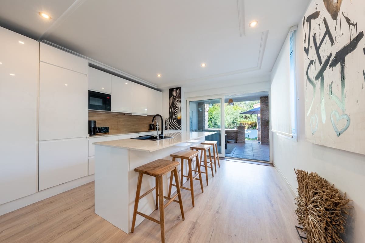 3 quarto Casa em Banda para venda em Marbella com piscina - 795 000 € (Ref: 9652275)