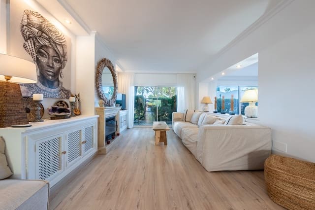 3 quarto Casa em Banda para venda em Hacienda Las Chapas, Marbella com piscina - 795 000 € (Ref: 9652275)