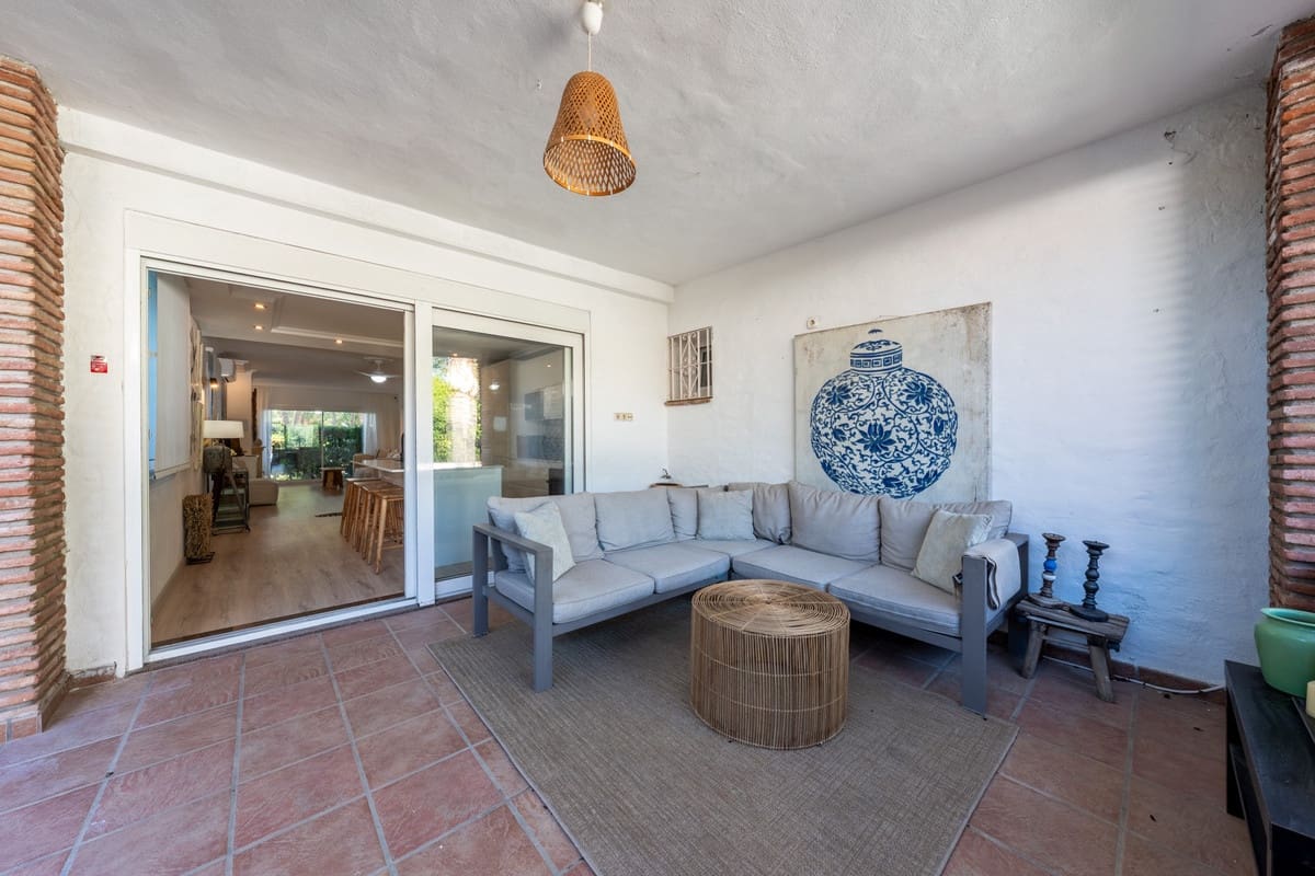 3 quarto Casa em Banda para venda em Marbella com piscina - 795 000 € (Ref: 9652275)