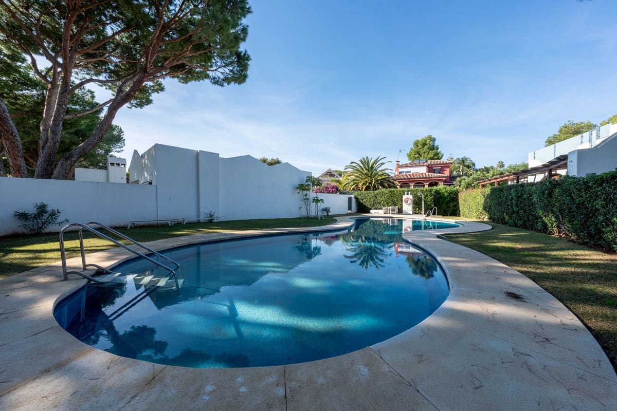 3 quarto Casa em Banda para venda em Marbella com piscina - 795 000 € (Ref: 9652275)