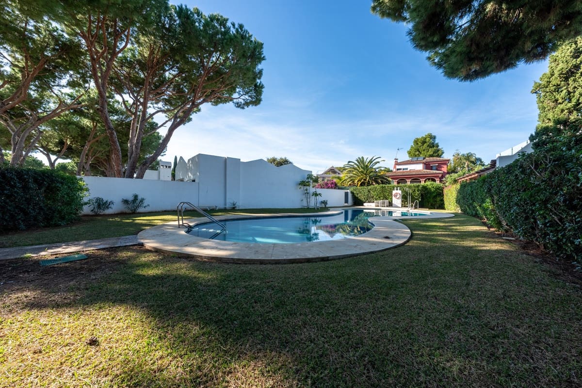 3 quarto Casa em Banda para venda em Marbella com piscina - 795 000 € (Ref: 9652275)