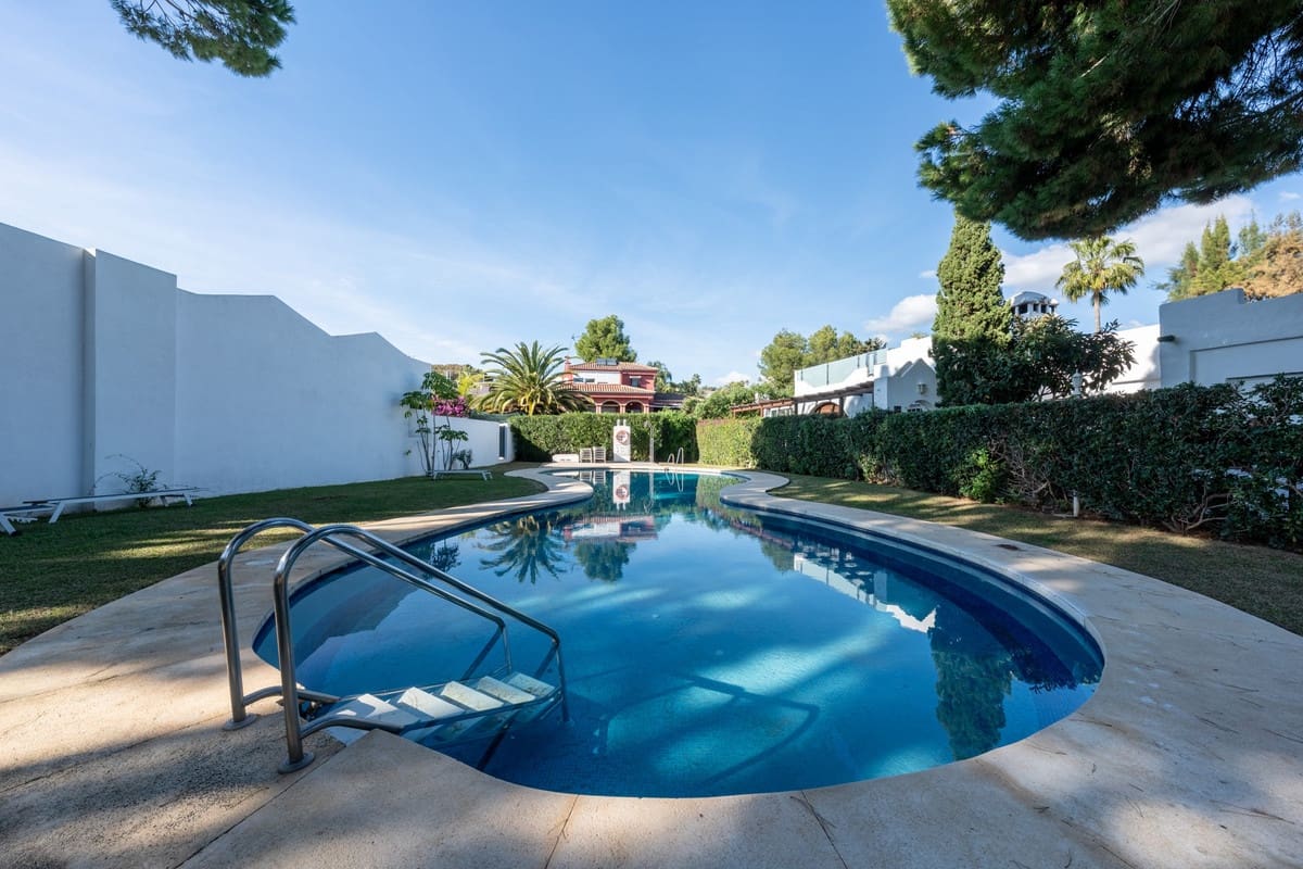 3 quarto Casa em Banda para venda em Marbella com piscina - 795 000 € (Ref: 9652275)