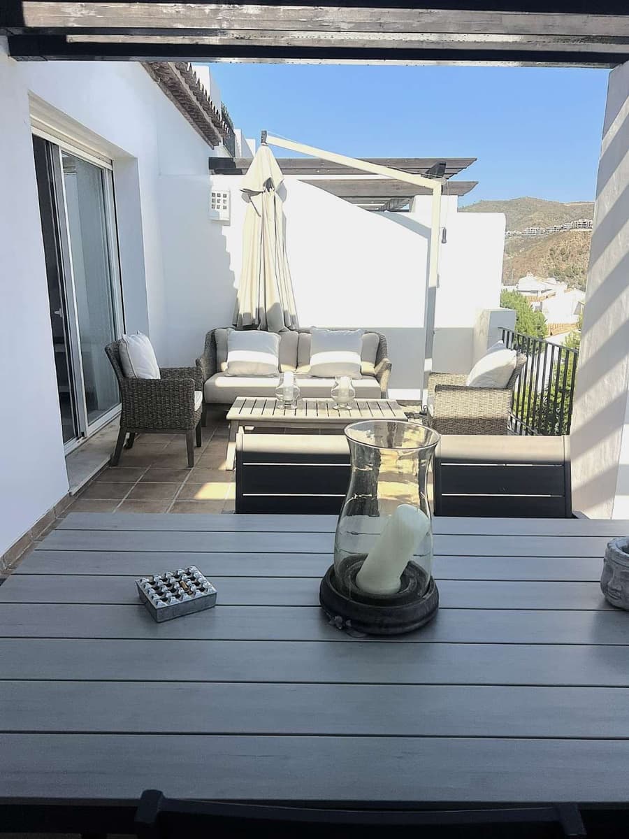 3 bedroom Penthouse for sale in Benahavis with pool - € 795,000 (Ref: 9652276)