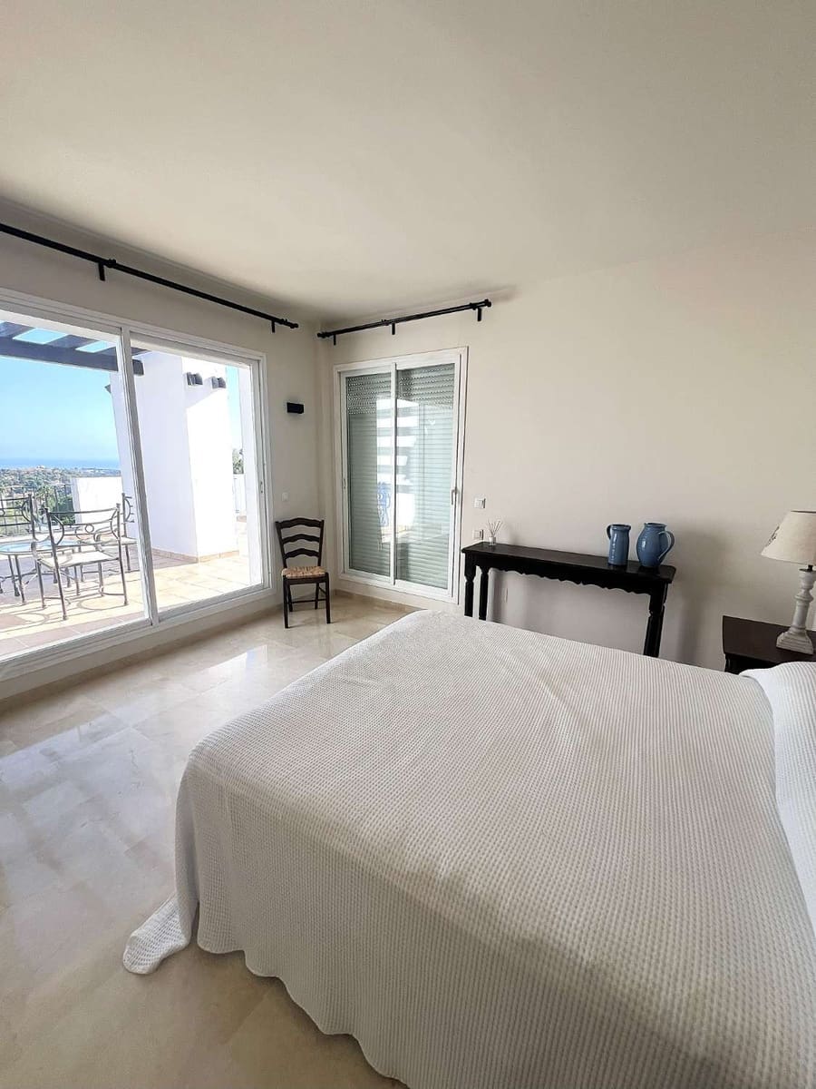 3 bedroom Penthouse for sale in Benahavis with pool - € 795,000 (Ref: 9652276)