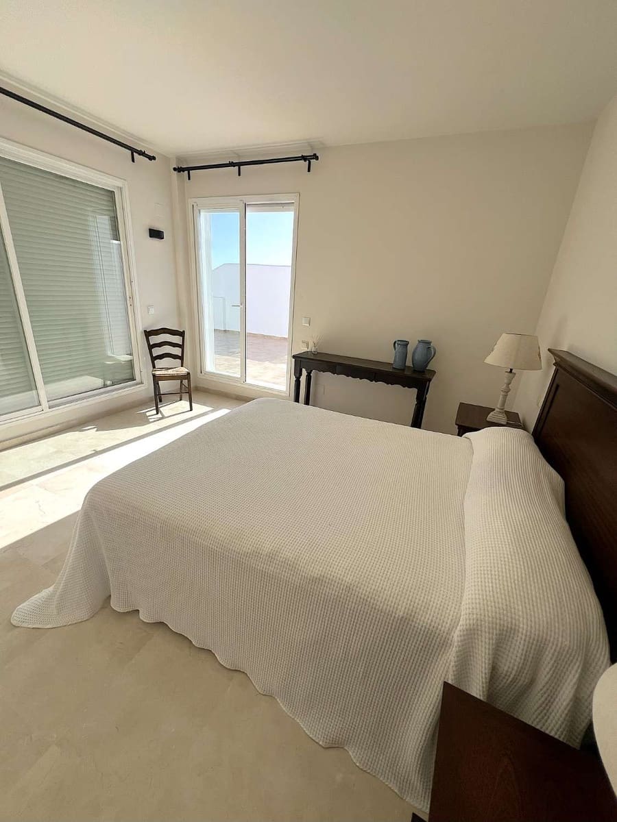 3 bedroom Penthouse for sale in Benahavis with pool - € 795,000 (Ref: 9652276)