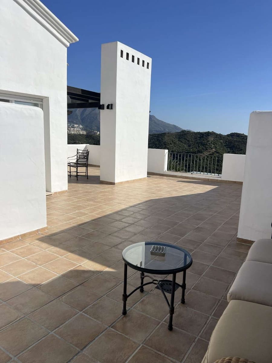 3 bedroom Penthouse for sale in Benahavis with pool - € 795,000 (Ref: 9652276)