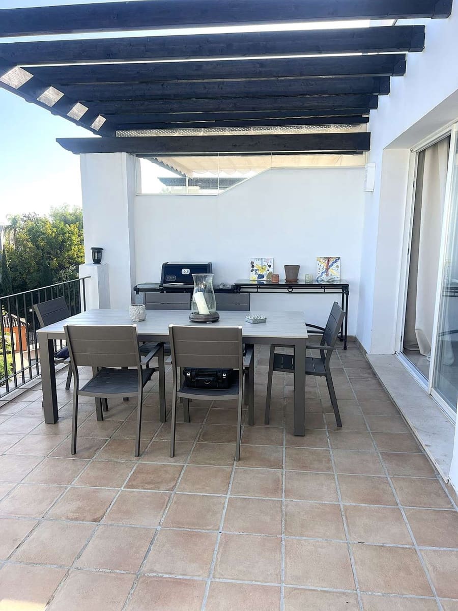 3 bedroom Penthouse for sale in Benahavis with pool - € 795,000 (Ref: 9652276)