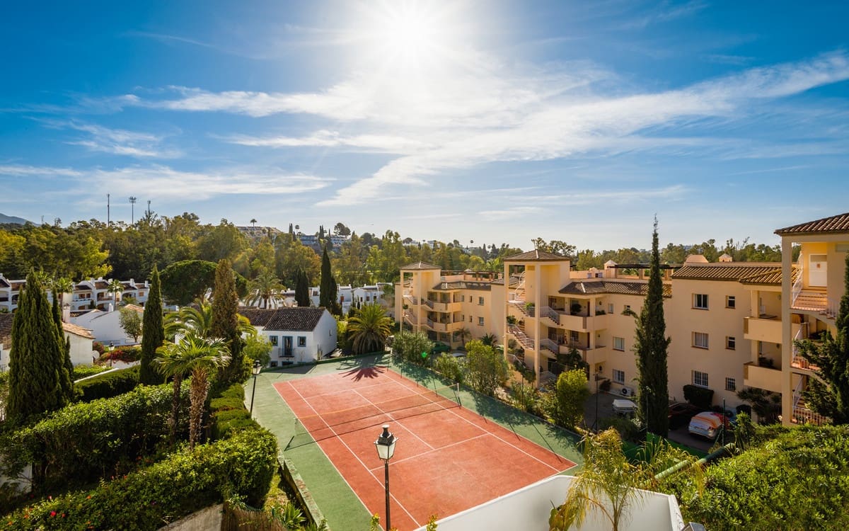 2 soverom Hus til salgs i Nueva Andalucia med svømmebasseng - € 499 000 (Ref: 9652277)