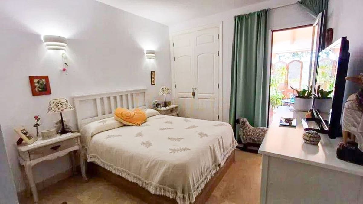 2 sypialnia Apartament na sprzedaż w Elviria z basenem - 355 000 € (Ref: 9656359)