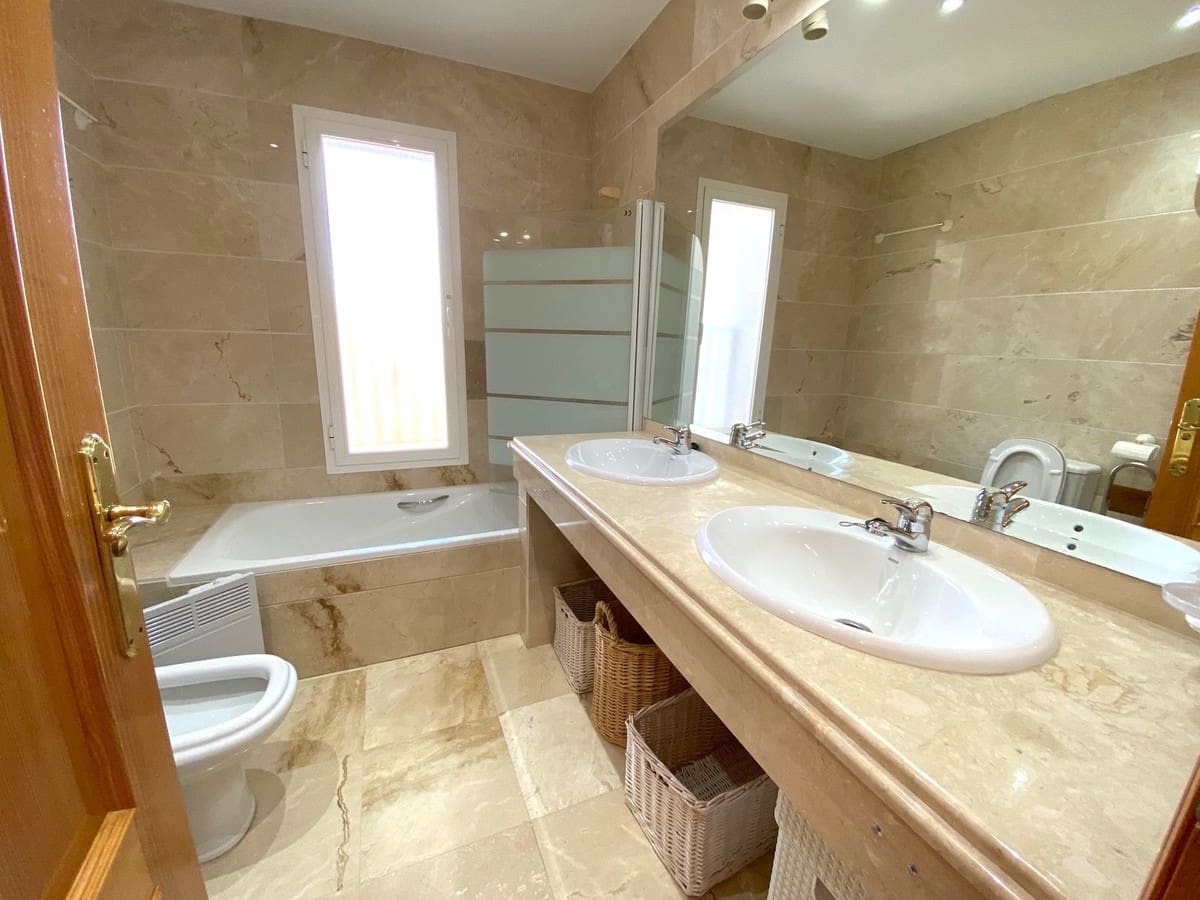 2 quarto Apartamento para venda em Aloha Golf com piscina - 390 000 € (Ref: 9656360)