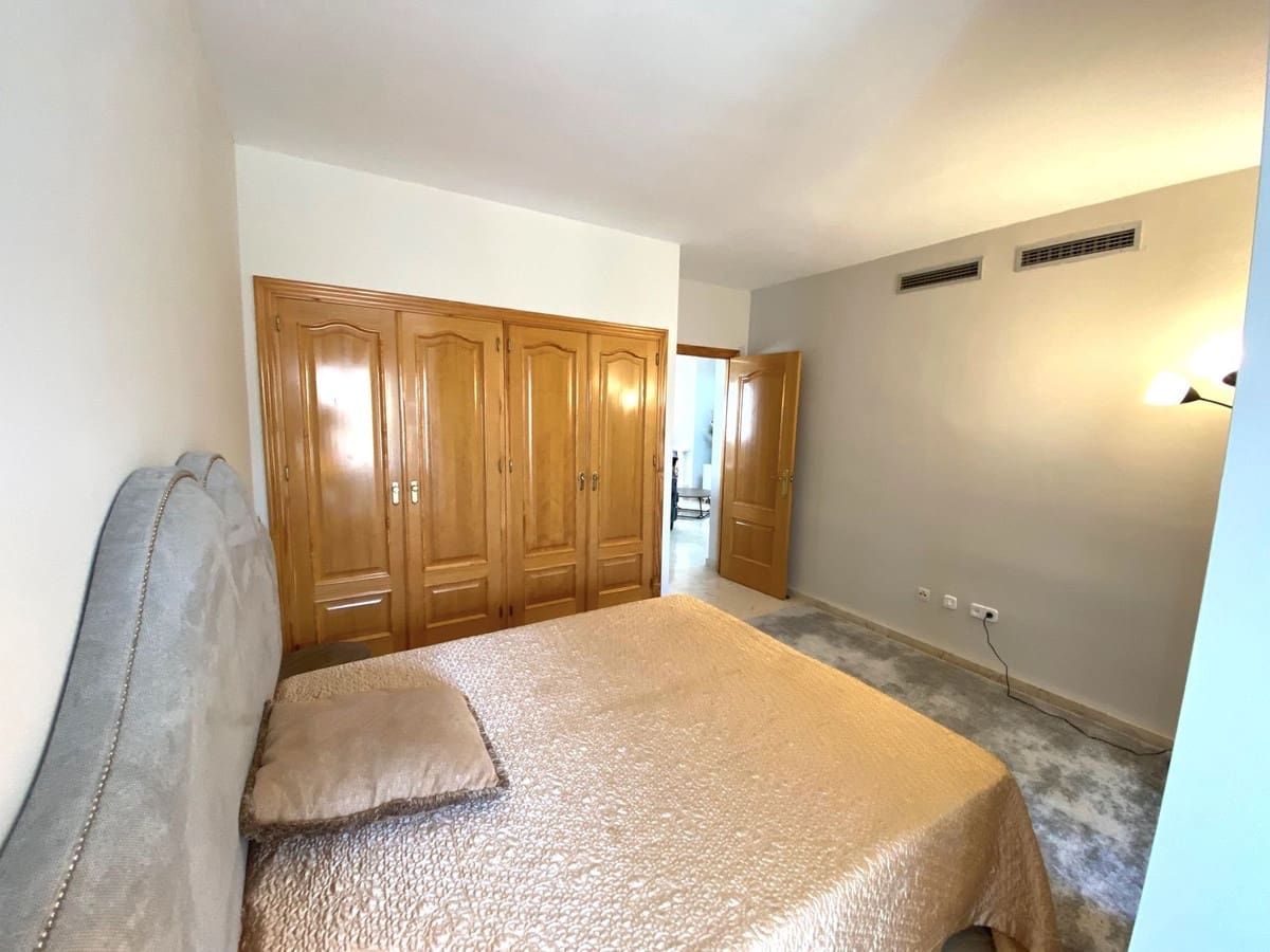 2 quarto Apartamento para venda em Aloha Golf com piscina - 390 000 € (Ref: 9656360)