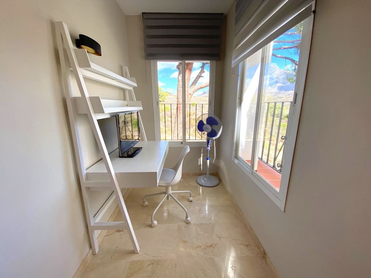 2 quarto Apartamento para venda em Aloha Golf com piscina - 390 000 € (Ref: 9656360)