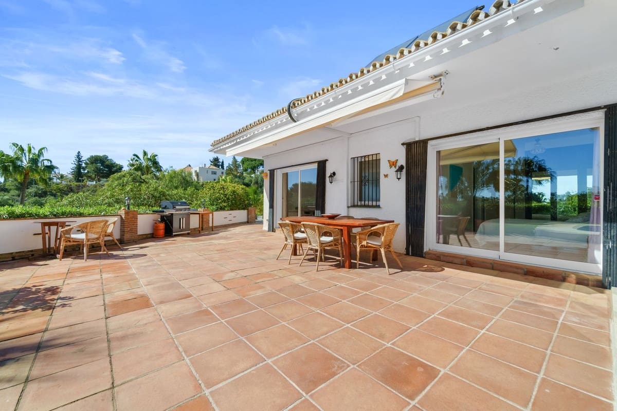 5 slaapkamer Villa te koop in Calahonda met zwembad - € 1.399.000 (Ref: 9656363)