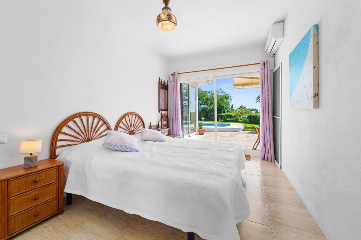 5 slaapkamer Villa te koop in Calahonda met zwembad - € 1.399.000 (Ref: 9656363)