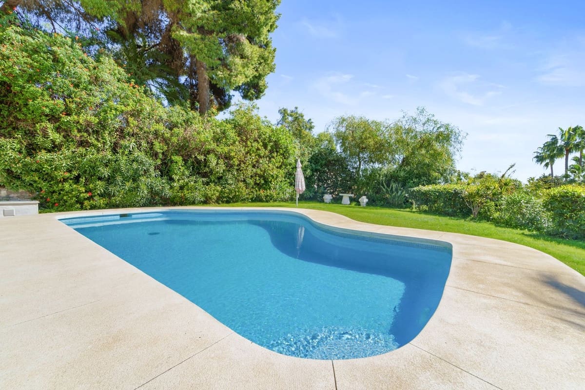 5 slaapkamer Villa te koop in Calahonda met zwembad - € 1.399.000 (Ref: 9656363)