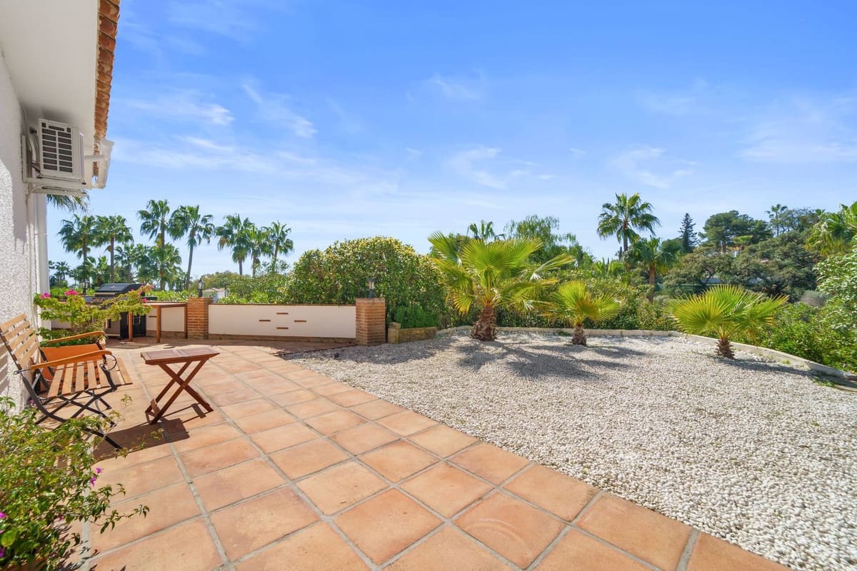 5 slaapkamer Villa te koop in Calahonda met zwembad - € 1.399.000 (Ref: 9656363)