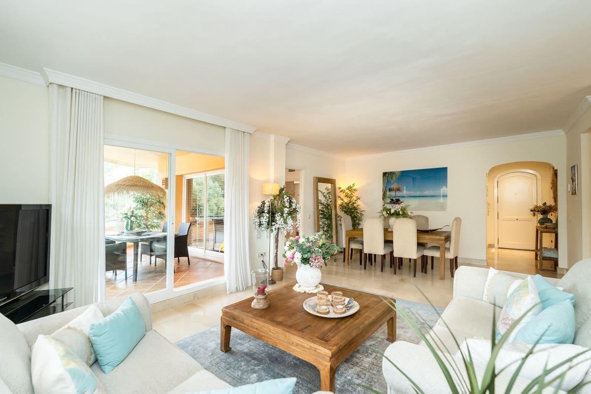 3 soveværelse Penthouse til salg i Elviria med swimmingpool - € 550.000 (Ref: 9662023)