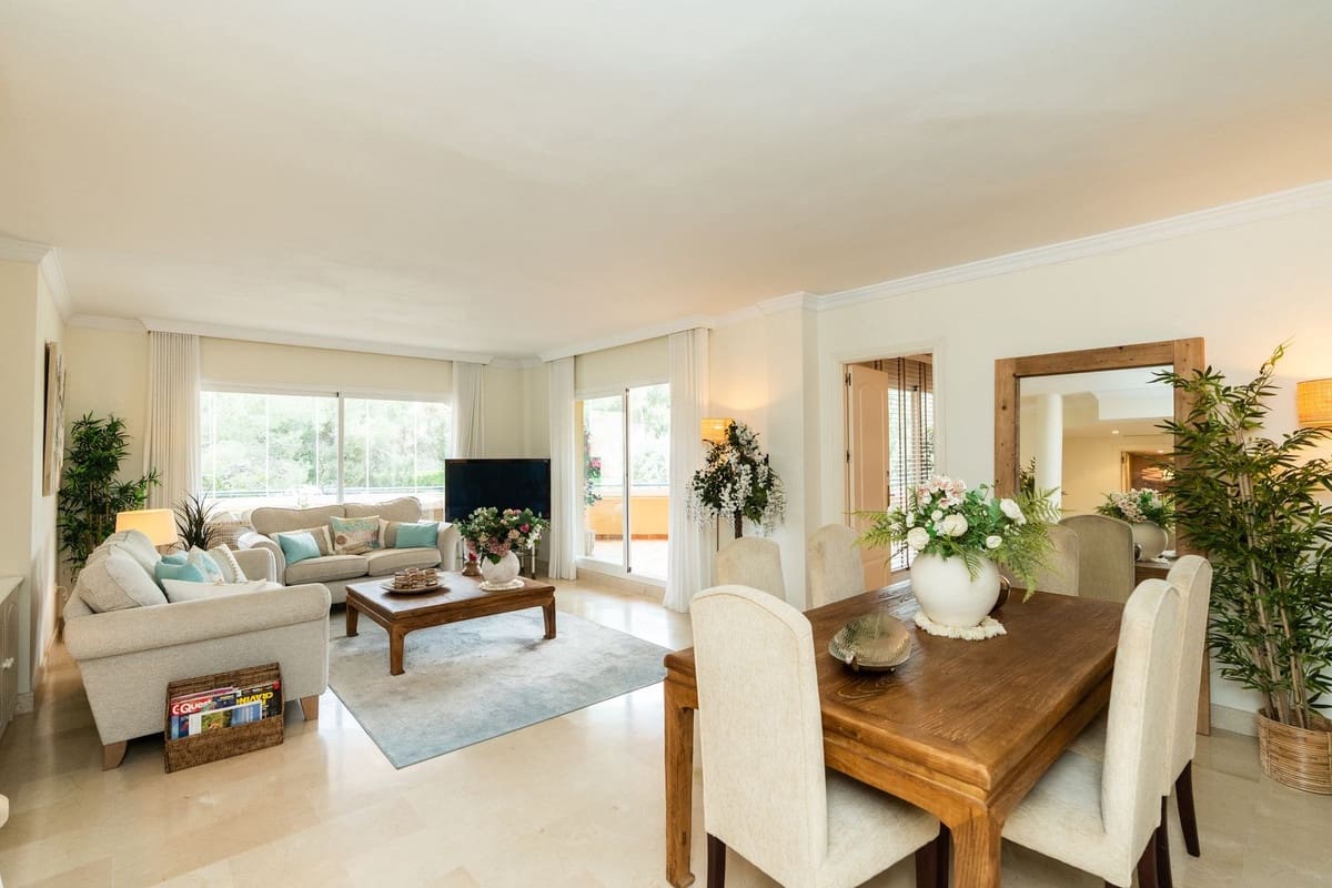 3 soveværelse Penthouse til salg i Elviria med swimmingpool - € 550.000 (Ref: 9662023)