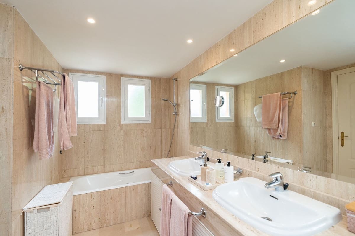 3 soveværelse Penthouse til salg i Elviria med swimmingpool - € 550.000 (Ref: 9662023)