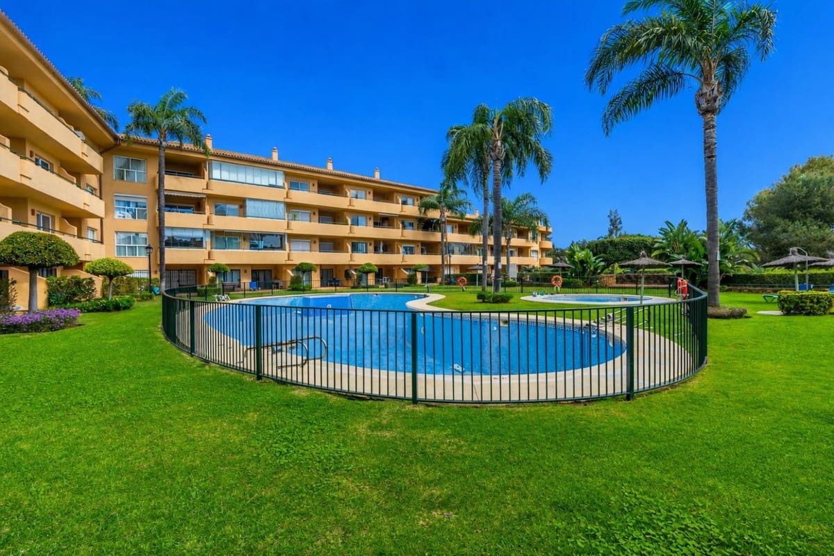 3 soveværelse Penthouse til salg i Elviria med swimmingpool - € 550.000 (Ref: 9662023)