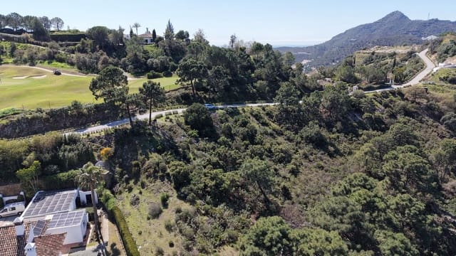 Grunde uden byggetilladelser til salg i La Zagaleta - El Madroñal, Benahavís - € 2.000.000 (Ref: 9696352)