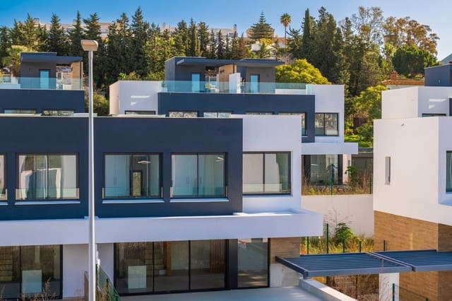 3 quarto Casa em Banda para venda em Atalaya-Isdabe, Estepona com piscina - 850 000 € (Ref: 9704985)