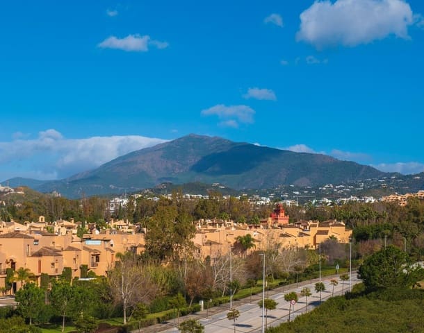 3 quarto Casa em Banda para venda em Atalaya-Isdabe, Estepona com piscina - 850 000 € (Ref: 9704985)