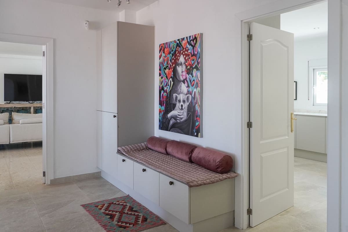 4 soveværelse Villa til salg i Estepona med swimmingpool - € 899.000 (Ref: 9704986)