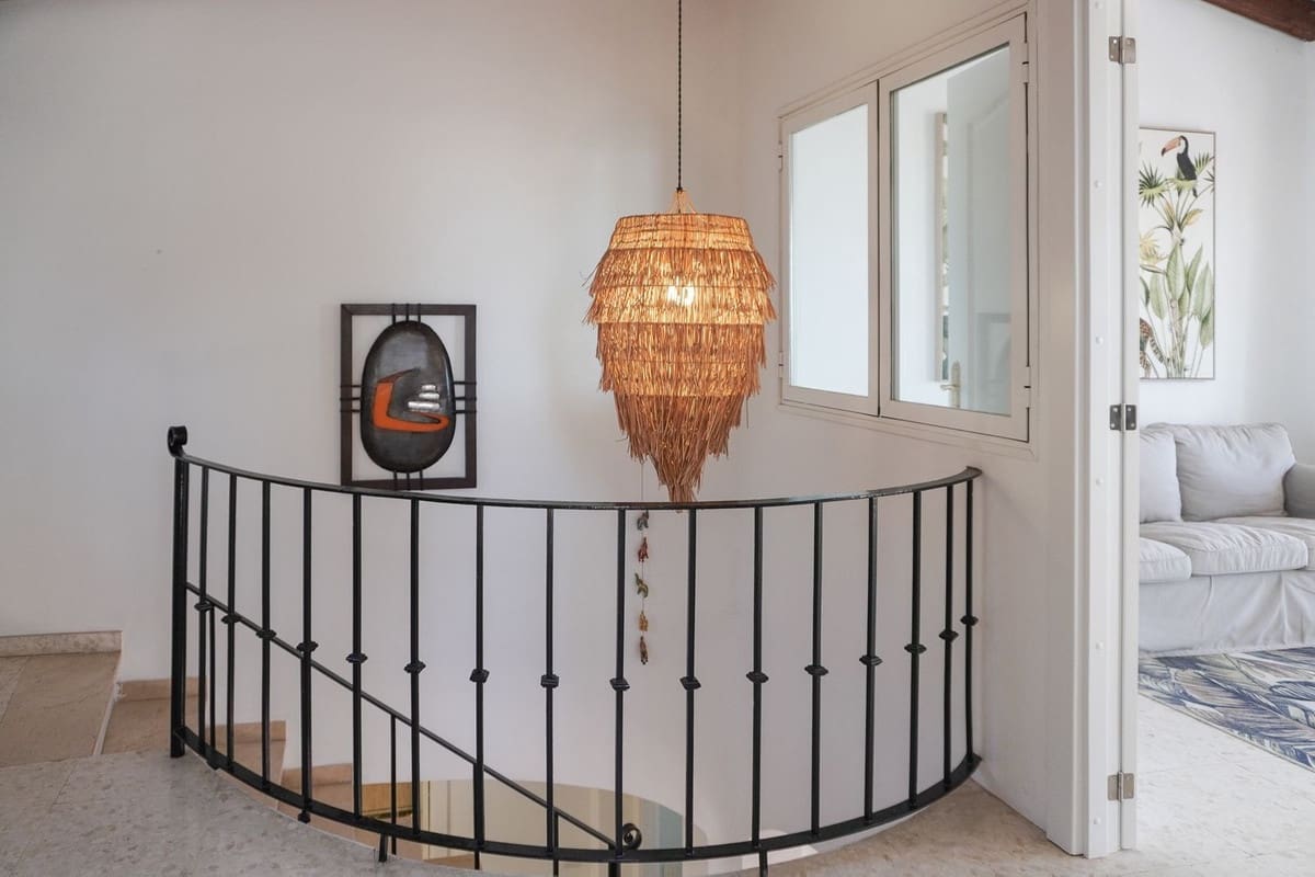 4 soveværelse Villa til salg i Estepona med swimmingpool - € 899.000 (Ref: 9704986)