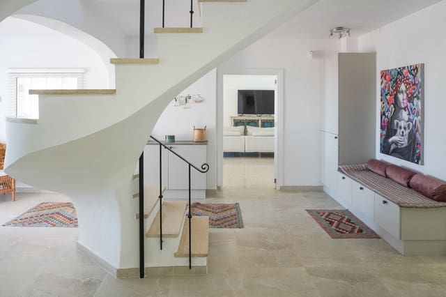 4 soveværelse Villa til salg i Parque Central, Estepona med swimmingpool - € 899.000 (Ref: 9704986)