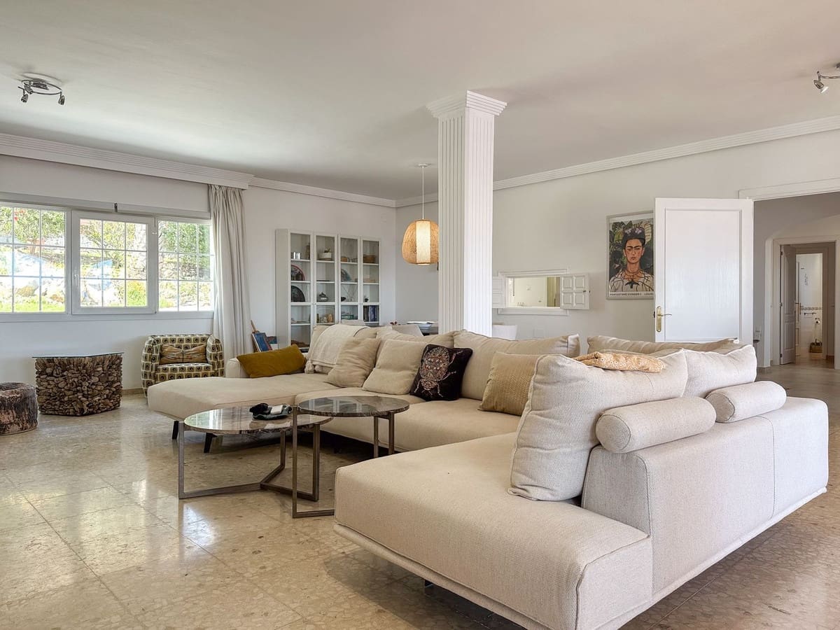 4 soveværelse Villa til salg i Estepona med swimmingpool - € 899.000 (Ref: 9704986)