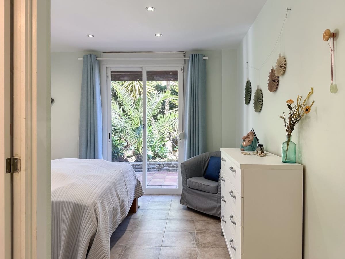 4 soveværelse Villa til salg i Estepona med swimmingpool - € 899.000 (Ref: 9704986)