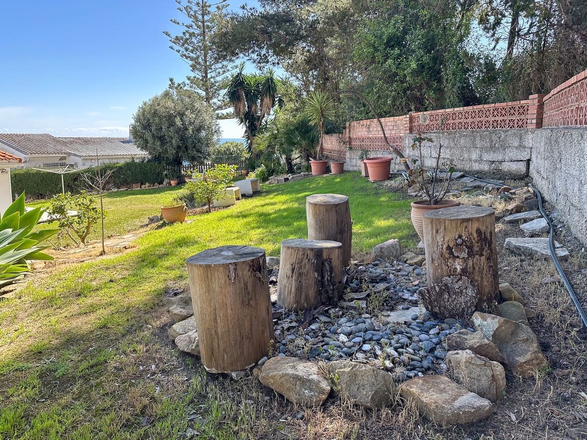 4 soveværelse Villa til salg i Estepona med swimmingpool - € 899.000 (Ref: 9704986)