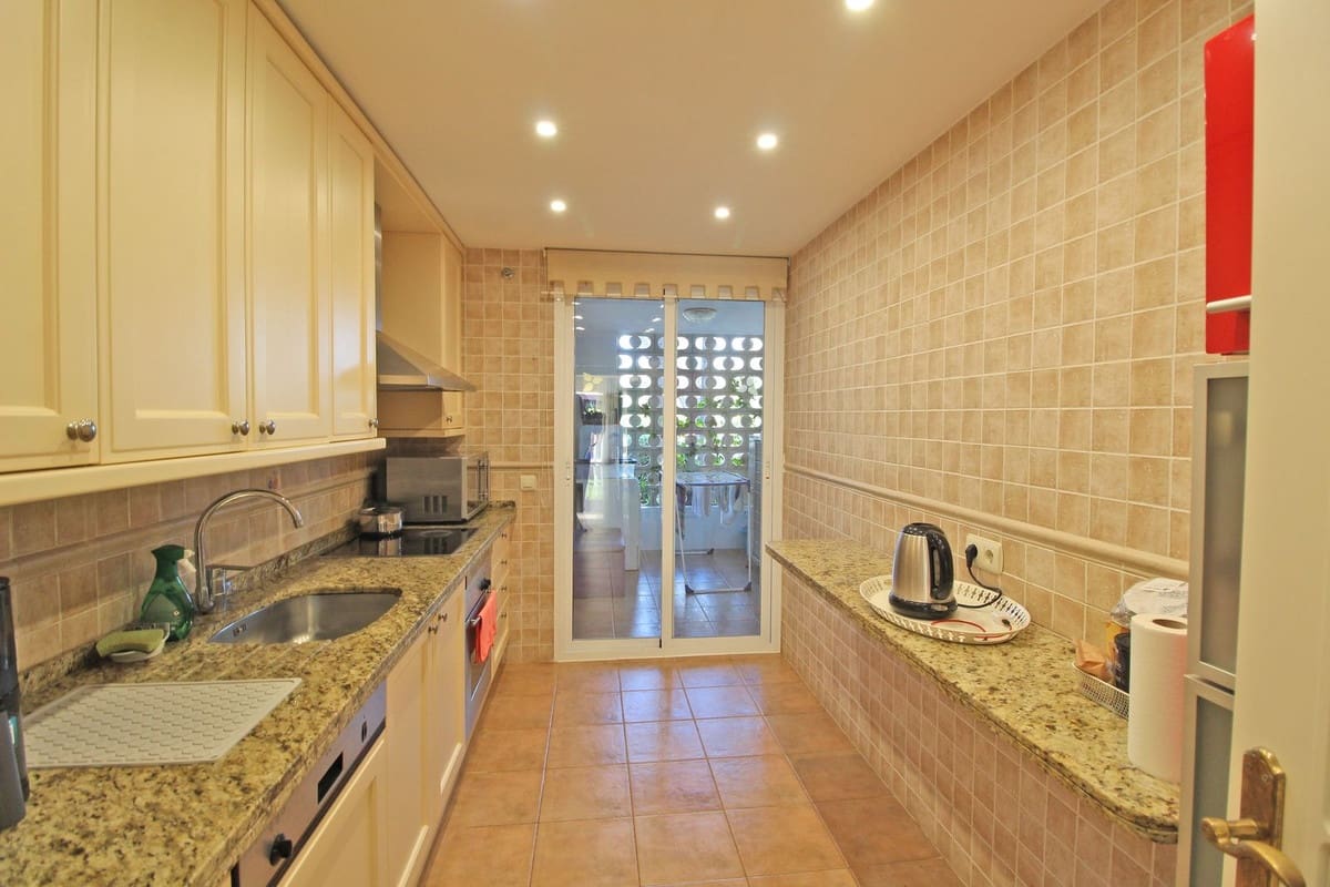 2 quarto Apartamento para venda em Puerto Banus com piscina - 850 000 € (Ref: 9704989)