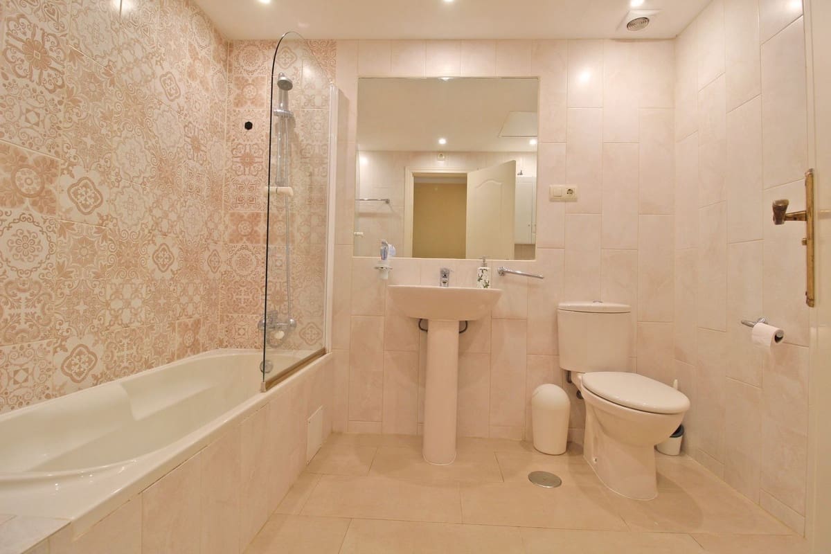 2 quarto Apartamento para venda em Puerto Banus com piscina - 850 000 € (Ref: 9704989)