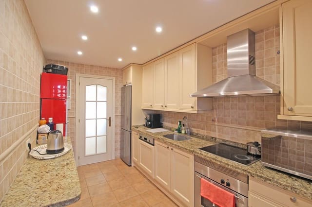 2 quarto Apartamento para venda em Puerto Banus, Marbella com piscina - 850 000 € (Ref: 9704989)