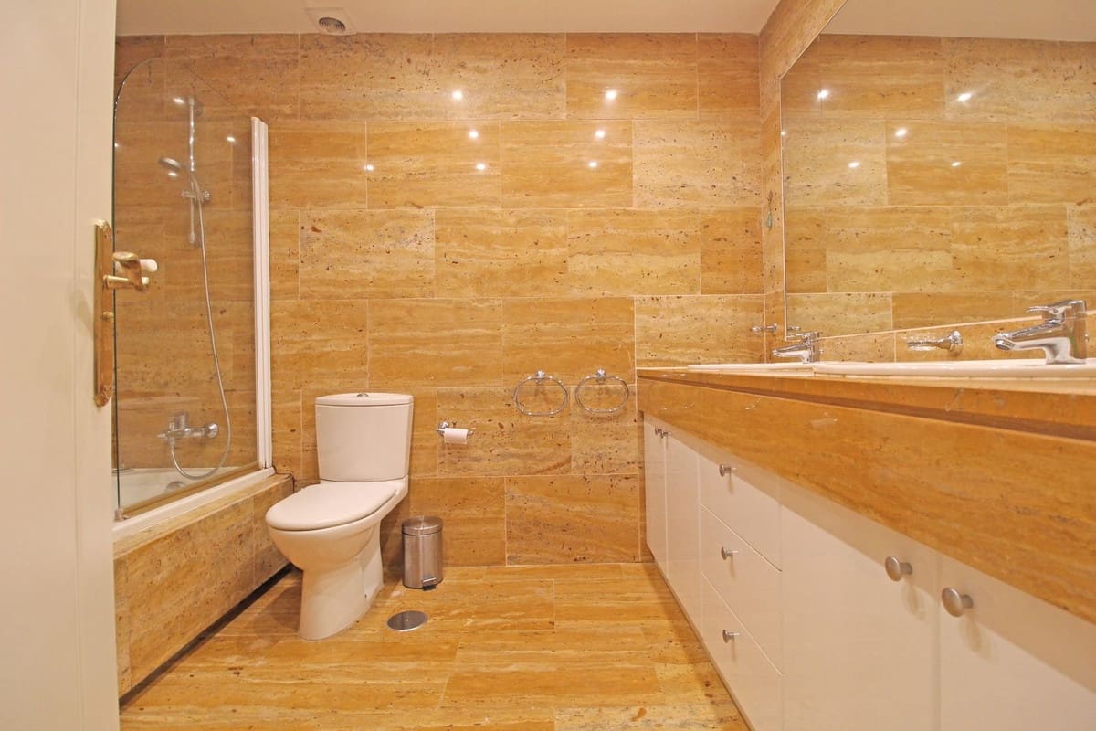 2 quarto Apartamento para venda em Puerto Banus com piscina - 850 000 € (Ref: 9704989)