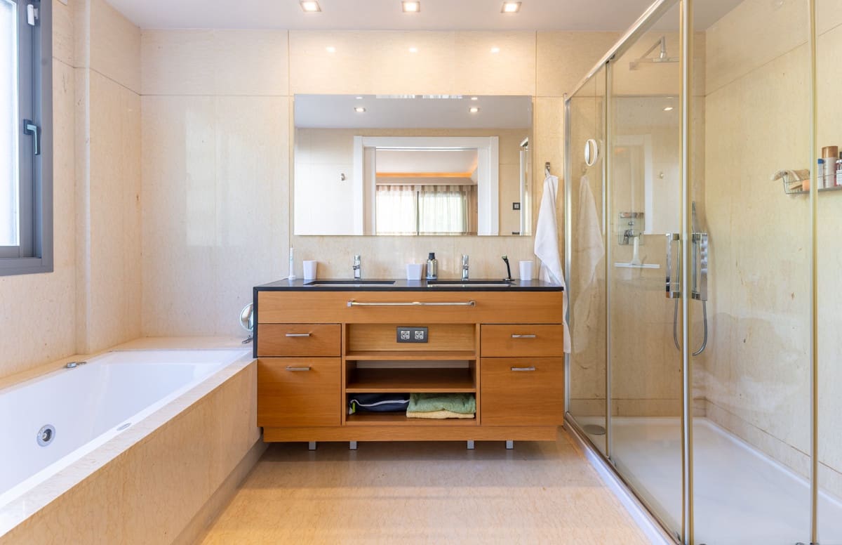 3 bedroom Apartment for sale in Benahavis with pool - € 780,000 (Ref: 9712426)