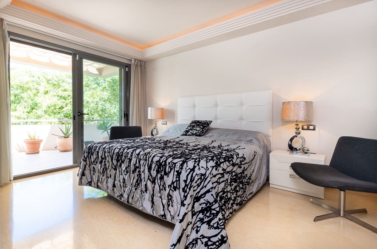 3 bedroom Apartment for sale in Benahavis with pool - € 780,000 (Ref: 9712426)