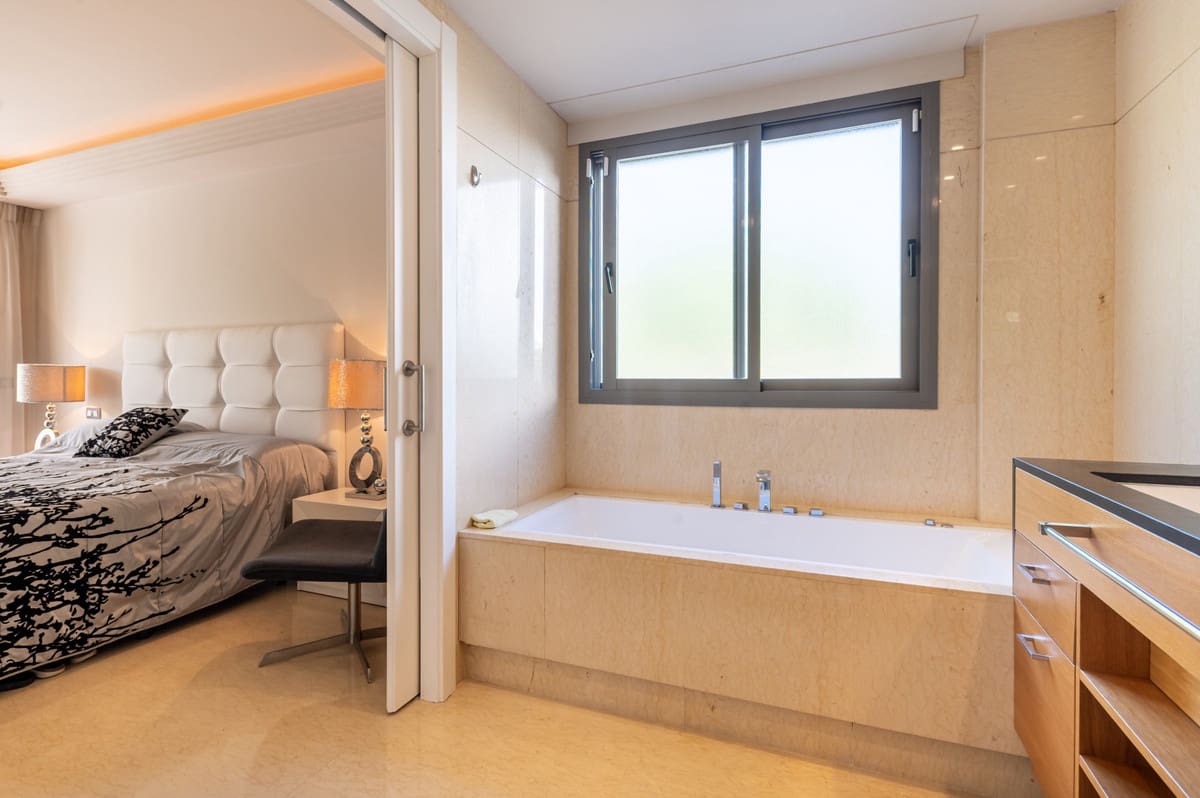 3 bedroom Apartment for sale in Benahavis with pool - € 780,000 (Ref: 9712426)