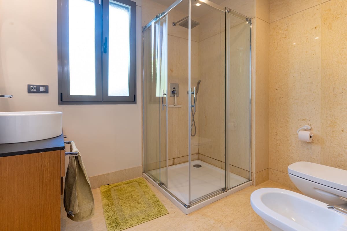 3 bedroom Apartment for sale in Benahavis with pool - € 780,000 (Ref: 9712426)