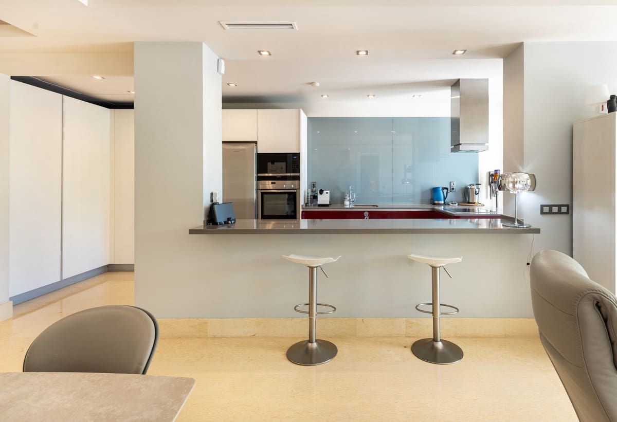 3 bedroom Apartment for sale in Benahavis with pool - € 780,000 (Ref: 9712426)