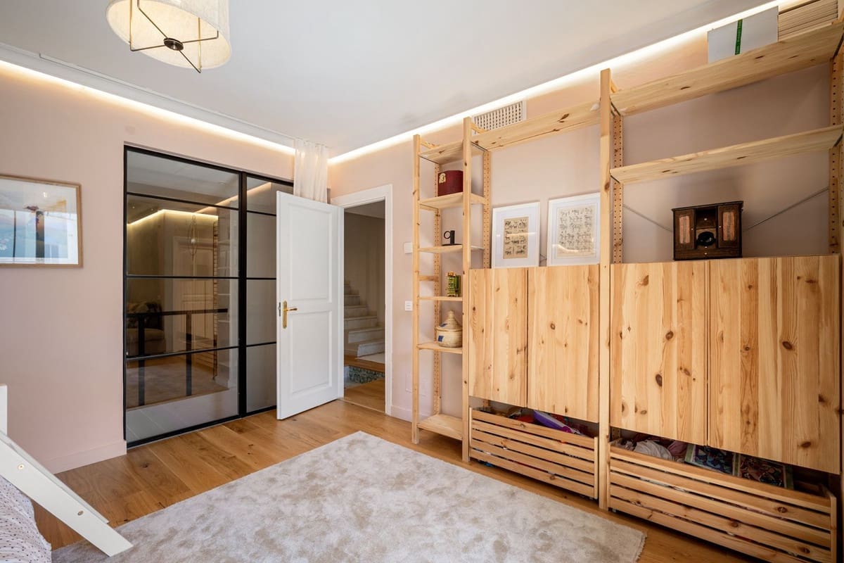 4 sovrum Hus till salu i Marbella med pool - 1 695 000 € (Ref: 9712429)