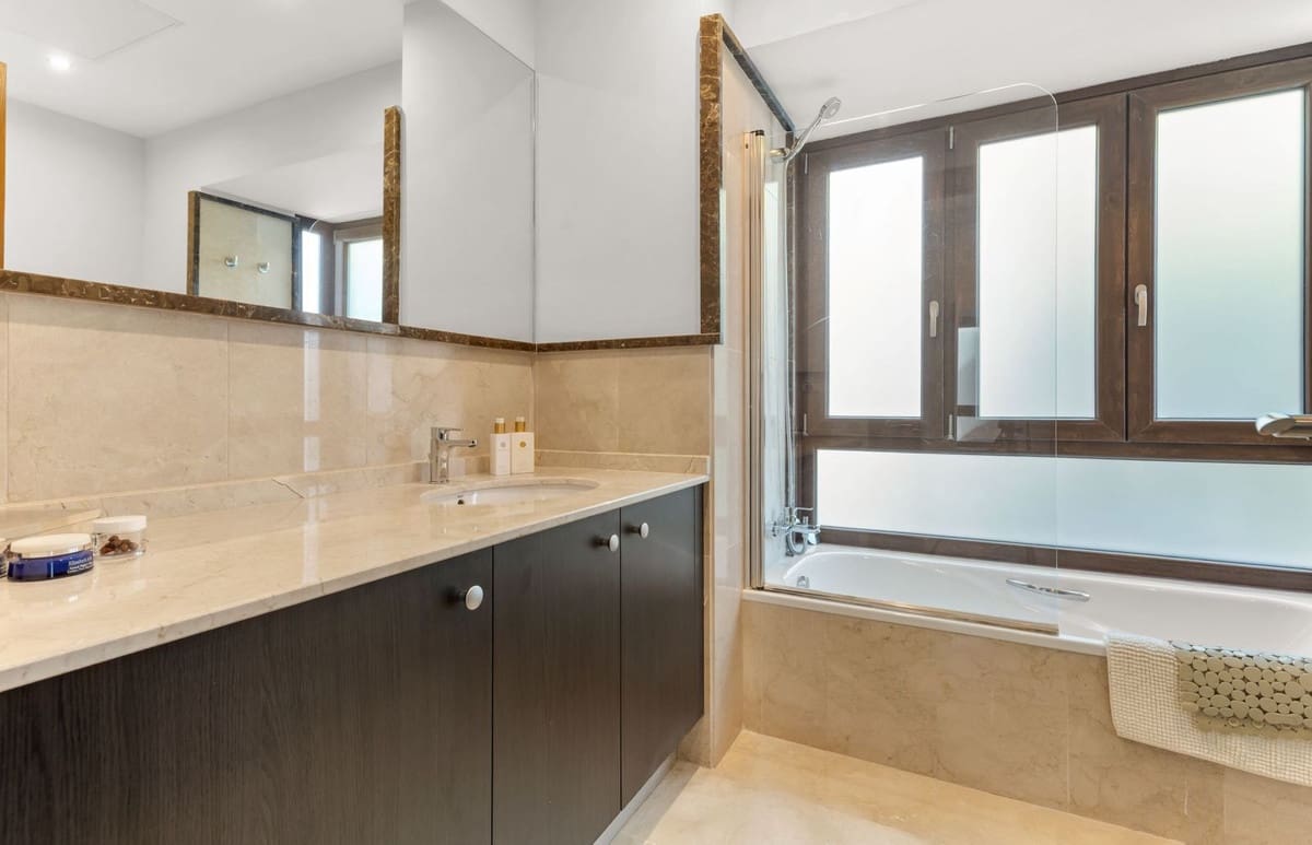 5 soveværelse Villa til salg i Benahavis med swimmingpool - € 1.395.000 (Ref: 9715180)