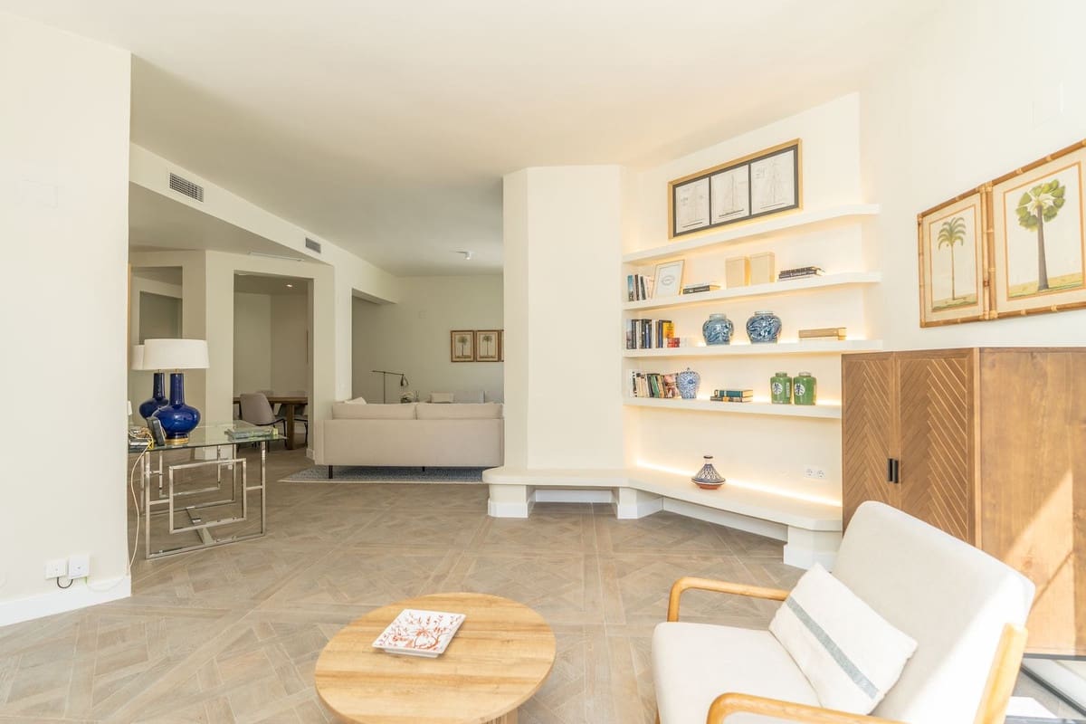4 bedroom Apartment for sale in Elviria with pool - € 1,495,000 (Ref: 9732469)
