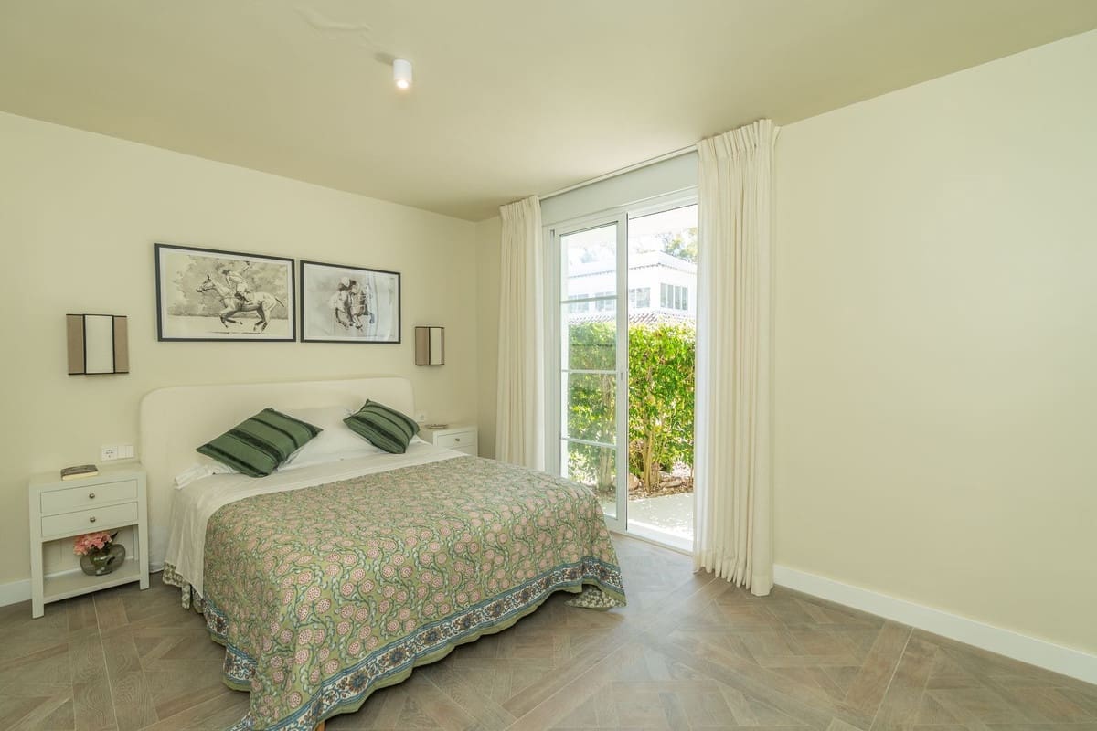 4 bedroom Apartment for sale in Elviria with pool - € 1,495,000 (Ref: 9732469)