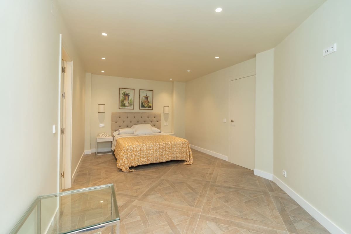 4 bedroom Apartment for sale in Elviria with pool - € 1,495,000 (Ref: 9732469)