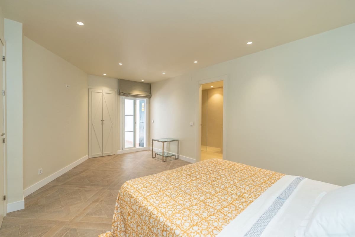 4 bedroom Apartment for sale in Elviria with pool - € 1,495,000 (Ref: 9732469)