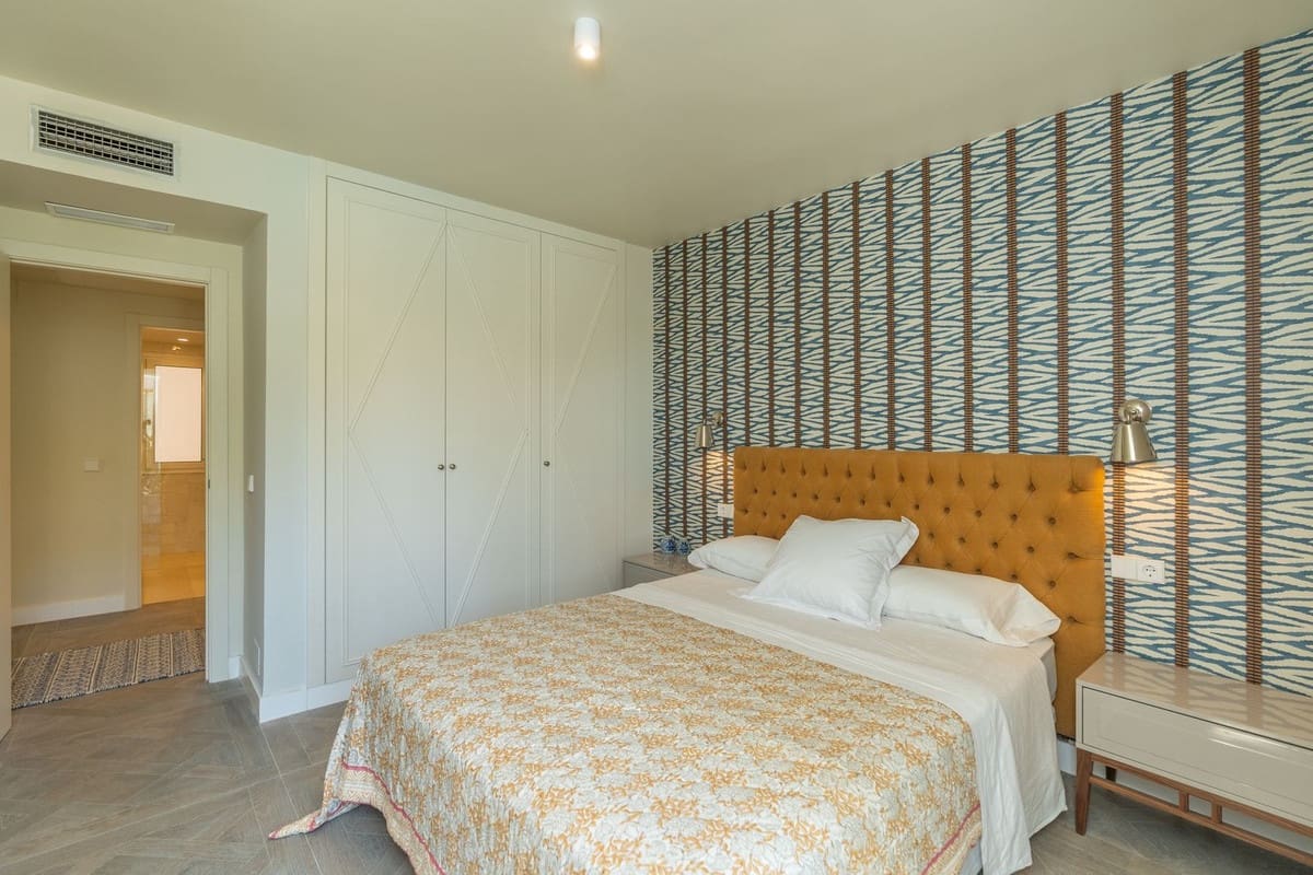 4 bedroom Apartment for sale in Elviria with pool - € 1,495,000 (Ref: 9732469)